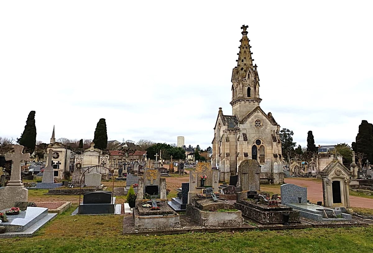 Visite du Cimetière de Loudun — Loudun
