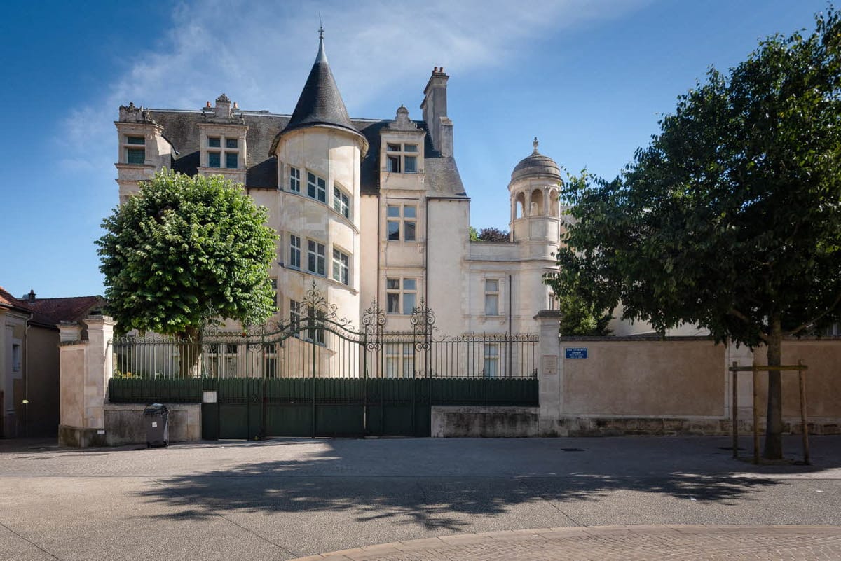 Hôtels particuliers-belles demeures — Poitiers