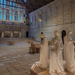 Visite : Les statues de l’Aula — Poitiers