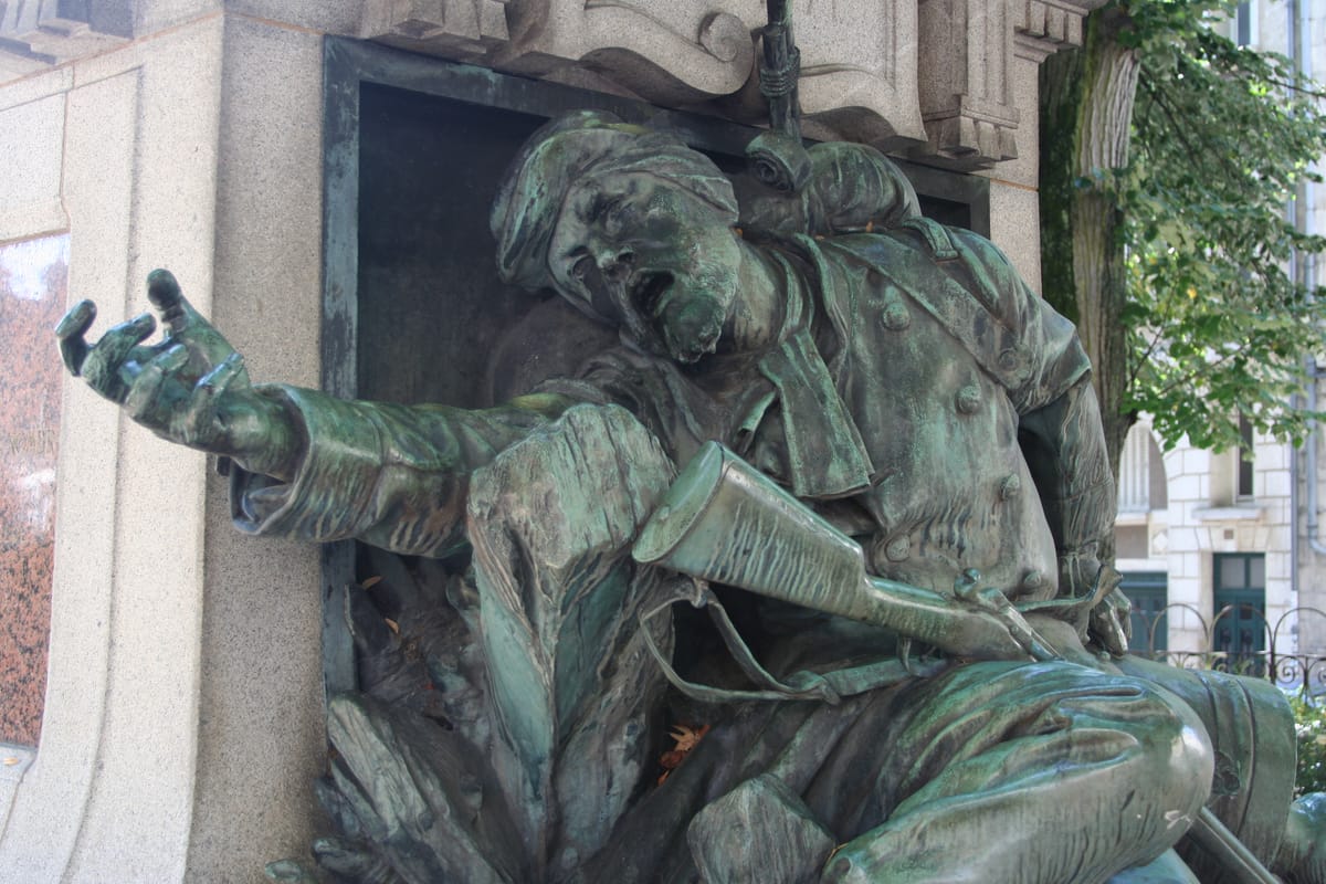 Le monument aux morts de 1870 — Poitiers
