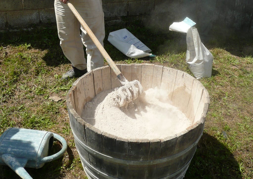 Atelier Chaux dans le bati ancien — Pindray